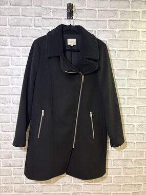 LOFT Women's Black Asymmetric Zip Coat with Sherpa Collar- medium